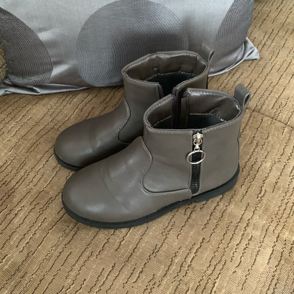Great little girl brown boots sz 1